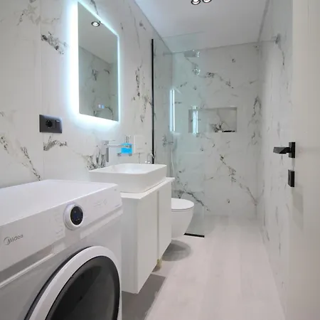 Veseli Luxury ساراندا